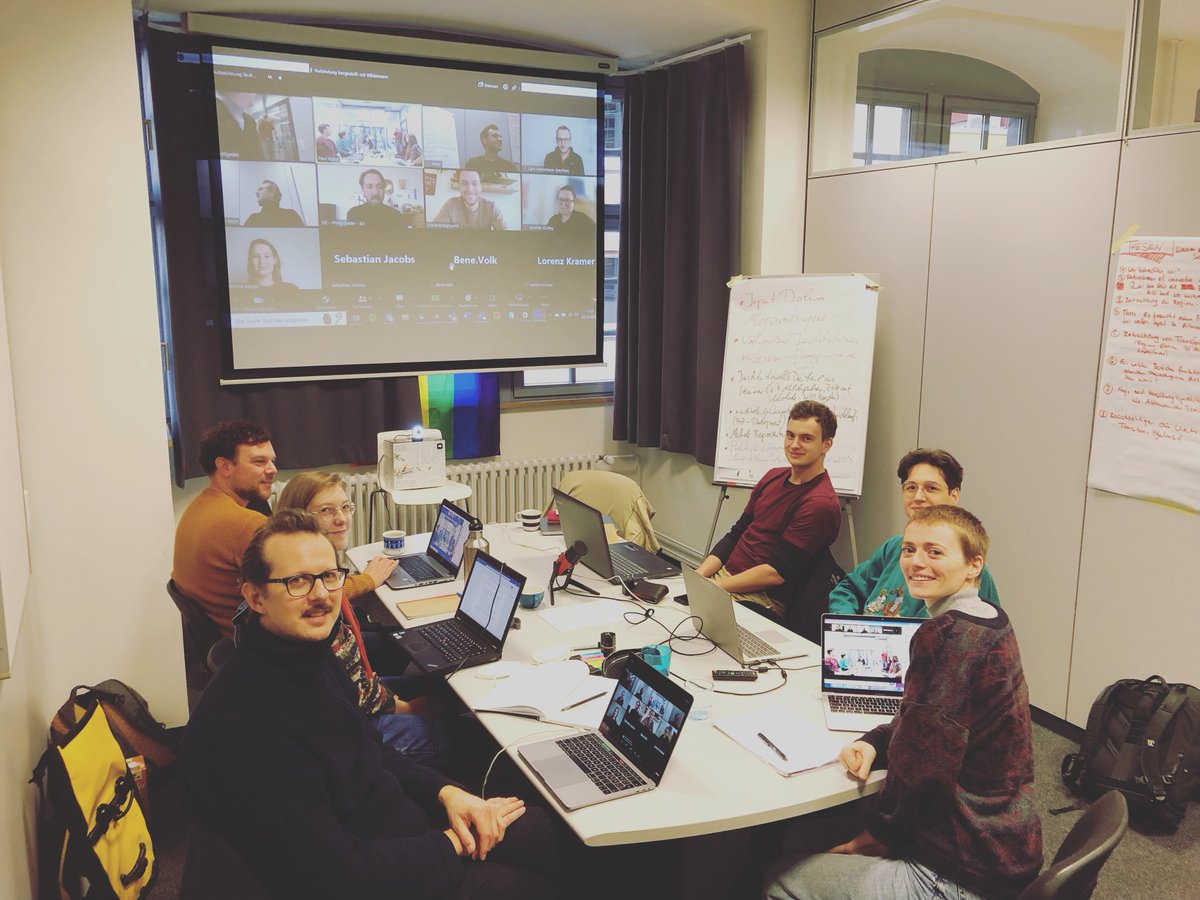 Letzte Woche haben wir im Bachelor Seminar über transformative Unternehmer:innen, Verantwortungseigentum und NewWork gesprochen🐙🦄♻
Studierende befragten im Seminar von Nancy Frese (Oktopulli) die Geschäftsführer Philip Siefer <a href="/EinhornBerlin/">einhorn</a> &amp; @sigmundinho <a href="/Wildplastic_com/">Wildplastic</a>