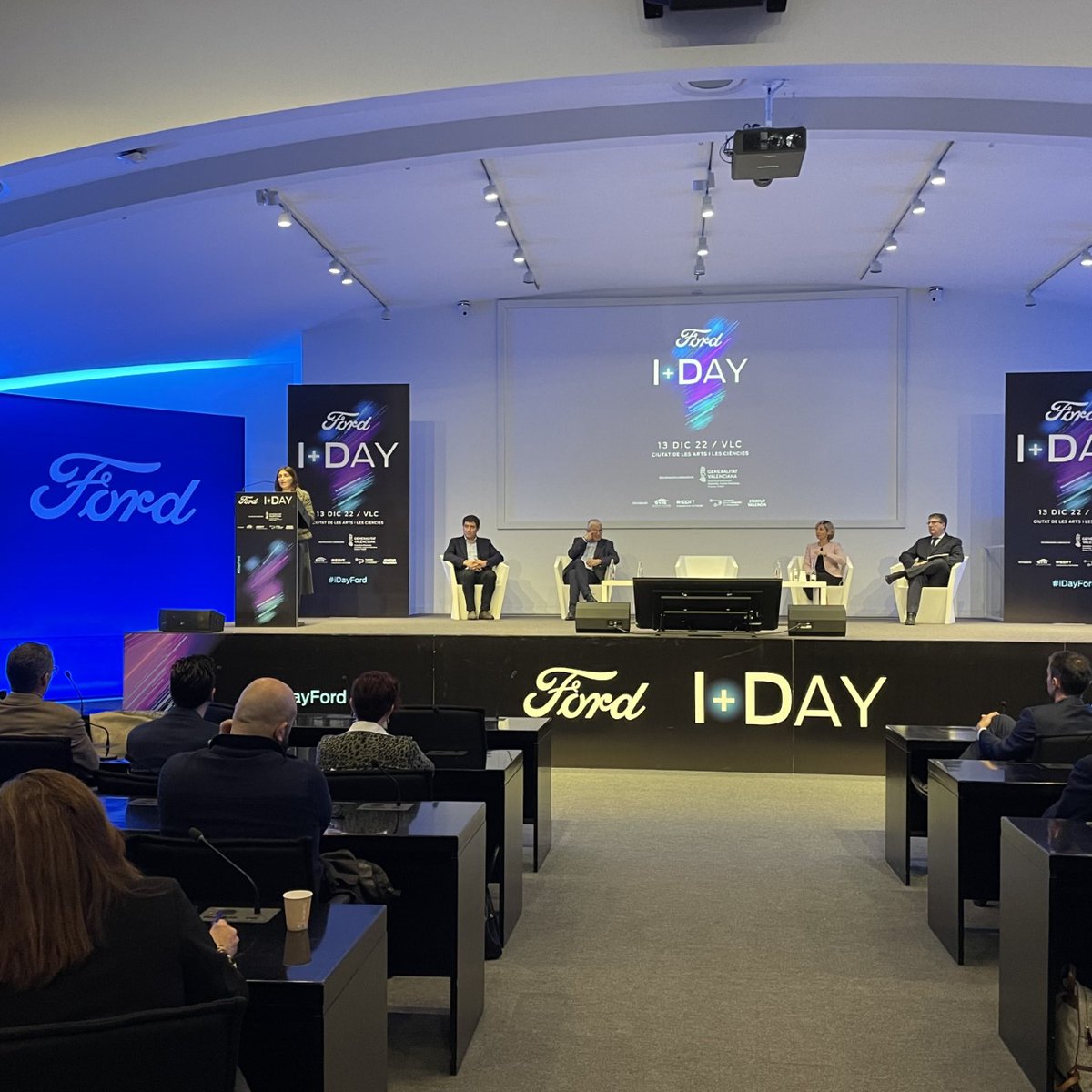 FordSpain's tweet photo. En Almussafes desarrollamos e implementamos ideas innovadoras. Según Empar Martínez, Secretaría Autonómica de Economía Sostenible, "el conocimiento no solo se produce en las universidades sino también en las empresas, y eso es así en el caso de Ford" #IDayFord @c_valenciana https://t.co/UroGEBJ6qJ