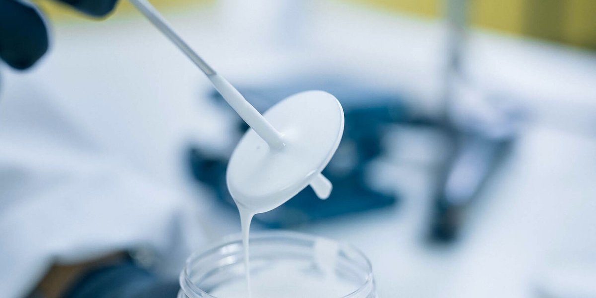 wackerchemie's tweet photo. Together for climate change mitigation: the Finnish chemicals company @Kiilto wants to reach net-zero by 2028 and we are helping them produce adhesives sustainably.
Find out here how that works: https://t.co/P25kU2OFfH
#vinnapas #netzero #sustainability #climatechange https://t.co/n4NjKr7uyK