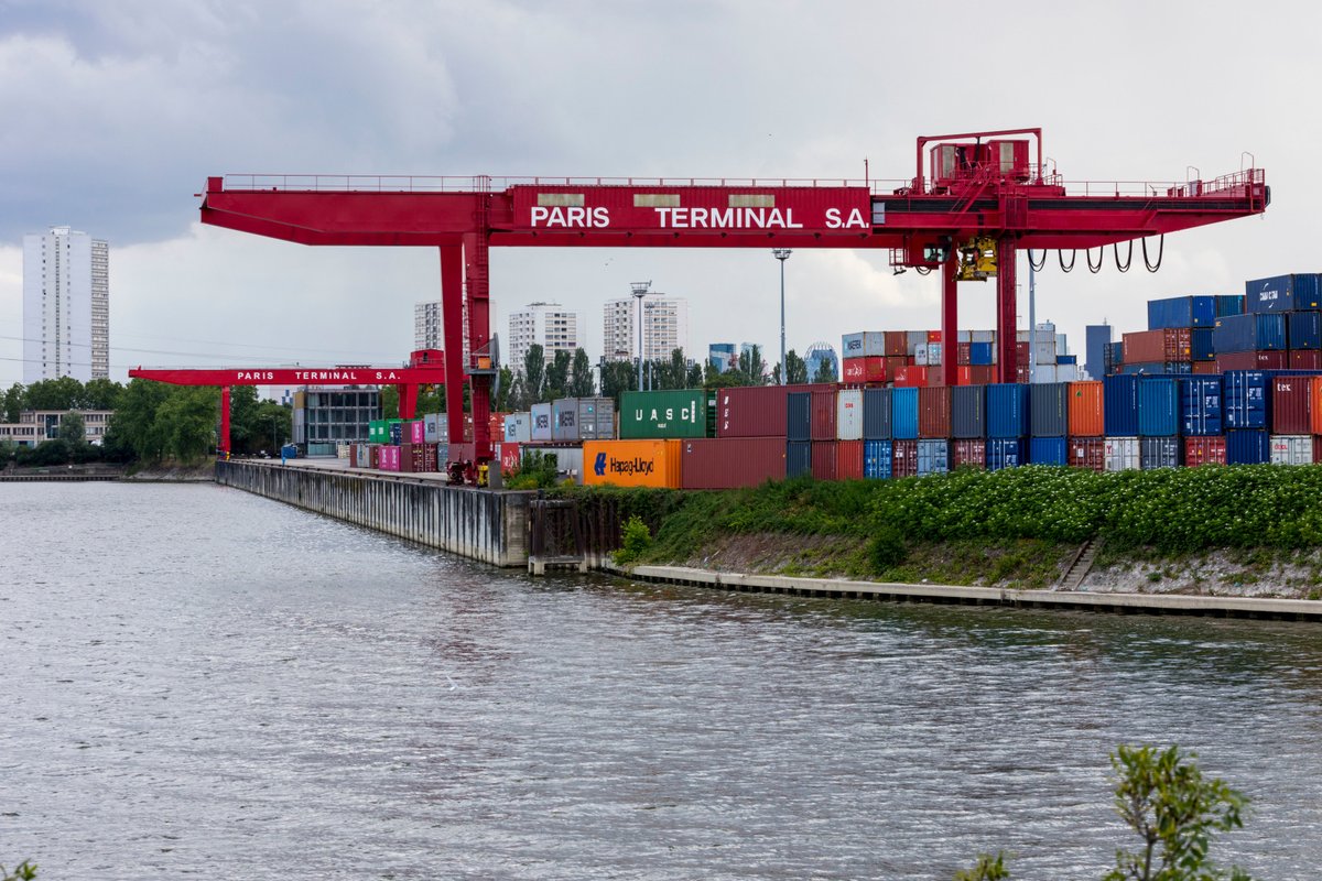 haropaport's tweet photo. #CILOG 📦présentation de la plateforme multimodale de Gennevilliers &amp; des atouts de la #logistiquefluvialeurbaine à @RolandLescure  @CBeaune @annemarieidrac.

Un site stratégique pour le #GrandParis, les #JO2024 et d'autres projets #logistiques innovants 👉https://t.co/4RunqXrqPq https://t.co/AVNxFrTLXB