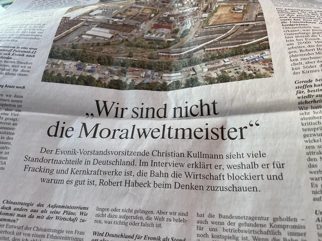 Matthias Ruch (@matthias_ruch) on Twitter photo Christian Kullmann hat mit <a href="/Svenastheimer/">Sven Astheimer</a> und <a href="/vierzueinser/">Jonas Jansen</a> diskutiert über die Industriestandorte Deutschland, USA und China, die #Energiekrise und die Verdienste von Wirtschaftsminister #Habeck. Heute in der <a href="/faznet/">Frankfurter Allgemeine</a>.
<a href="/Evonik_DE/">Evonik DE</a> <a href="/chemieverband/">VCI</a> <a href="/igbce/">IGBCE</a> Christian Kullmann hat mit <a href="/Svenastheimer/">Sven Astheimer</a> und <a href="/vierzueinser/">Jonas Jansen</a> diskutiert über die Industriestandorte Deutschland, USA und China, die #Energiekrise und die Verdienste von Wirtschaftsminister #Habeck. Heute in der <a href="/faznet/">Frankfurter Allgemeine</a>.
<a href="/Evonik_DE/">Evonik DE</a> <a href="/chemieverband/">VCI</a> <a href="/igbce/">IGBCE</a>