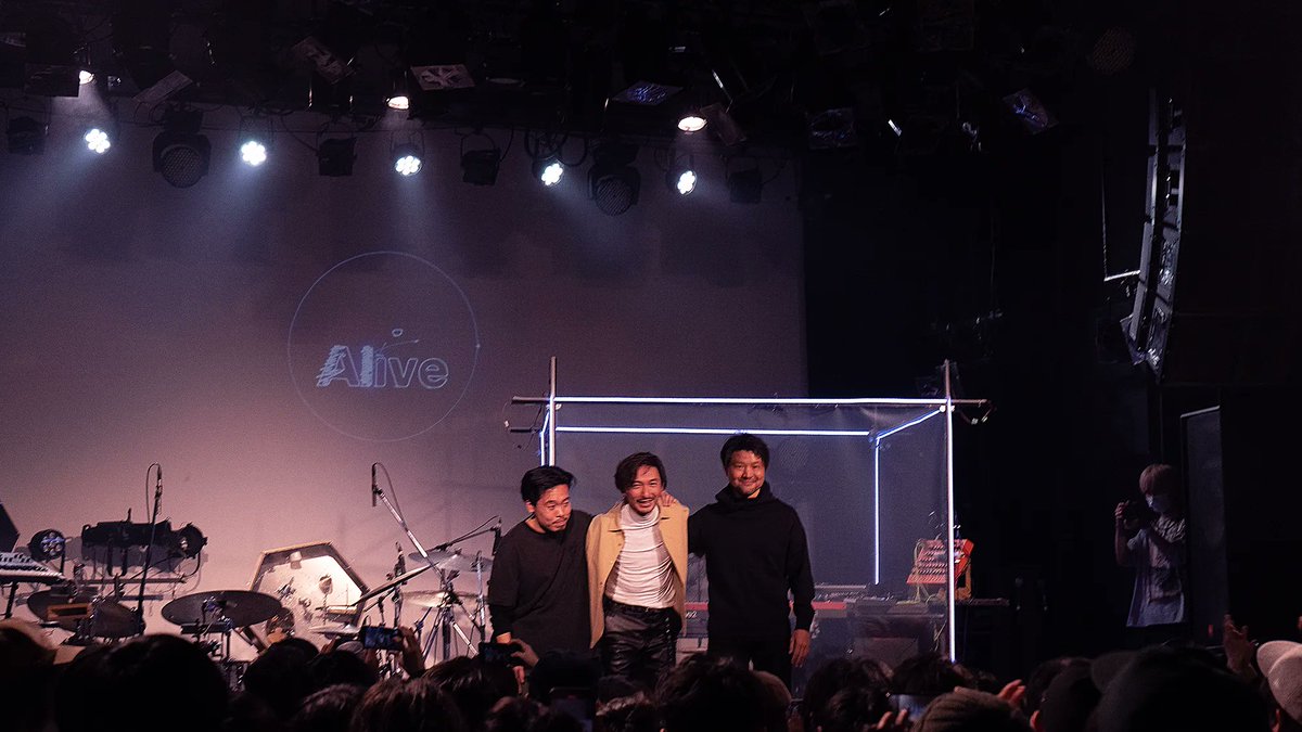 qosmo_inc's tweet photo. 「#CraftAlive」BIGYUKI @bigyuki feat. Neutone @neutone_aiによる最先端のパフォーマンス。BIGYUKIさんのキーボード演奏に対してNeutoneがサックスや合唱の伴奏を行い、素晴らしいグルーヴを生み出しました。入場制限が出るほど沢山の方にお越しいただき、ありがとうございました! https://t.co/GBzs7BjBTp