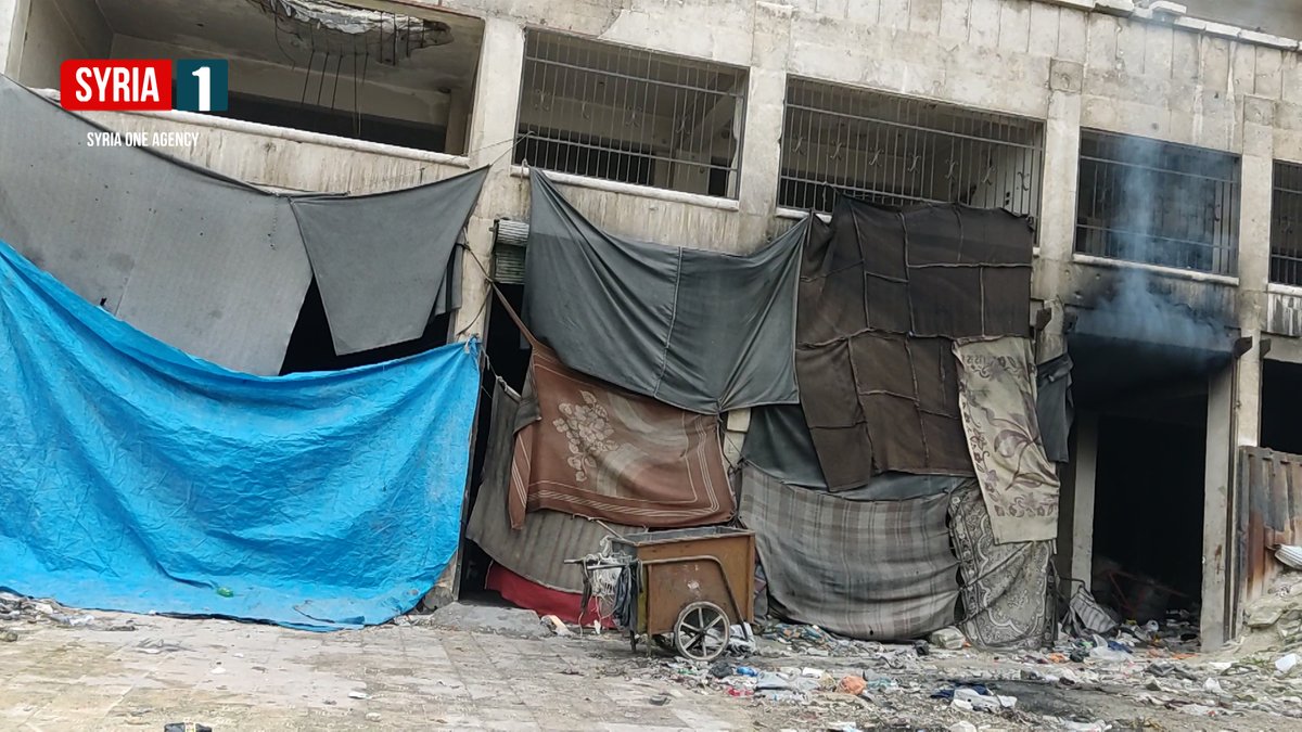 syria1agency's tweet photo. #صور تظهر عوائل تقطن في منازل متصدعة ومرممة بشكل بدائي بمدينة حلب، نتيجة عدم قدرتهم على دفع إيجار منزل في المدينة في ظل الأزمة الاقتصادية التي تضرب البلاد.
اشترك في قناتنا على تلغرام
https://t.co/kQDR2AqyfQ
#سوريا1 #syria1 #حلب https://t.co/KImWL5qx4s