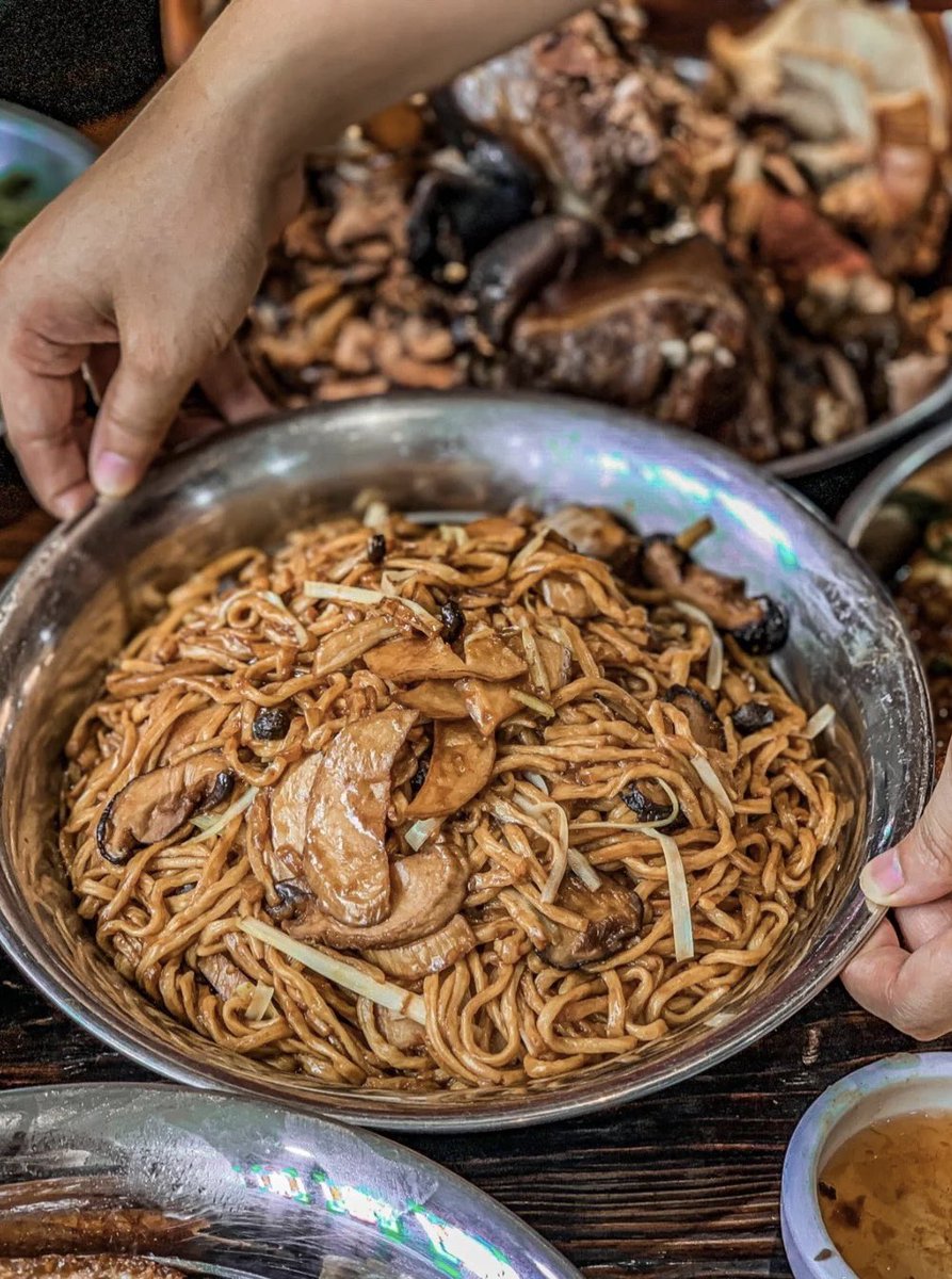 FunShareFS's tweet photo. Foshan old store | This claypot old fire soup worth eating unlimited times!#food #special #funsharefoshan https://t.co/LRnGYzLIlK