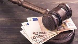 Minister Weerwind voor Rechtsbescherming bevriest tijdelijk de griffierechten om te voorkomen dat ze eerst stijgen en daarna weer dalen, heeft hij de Tweede Kamer laten weten.

Griffierechten zijn de kosten die betaald dienen te worden...

bit.ly/3VU7rcU