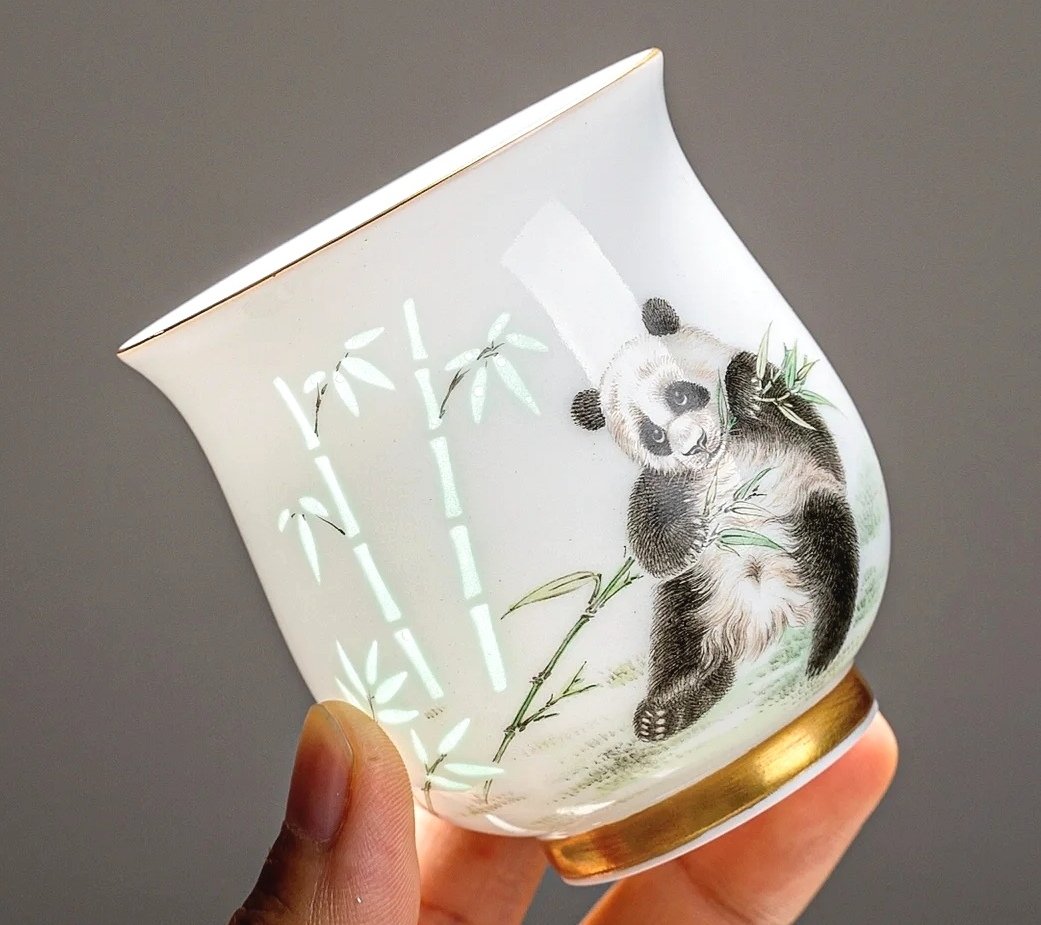 BeautifulJDZ's tweet photo. The #Chinese #National #Treassure #Panda appears on #porcelain in #Jingdezhen, #China https://t.co/xAx6Nblryz