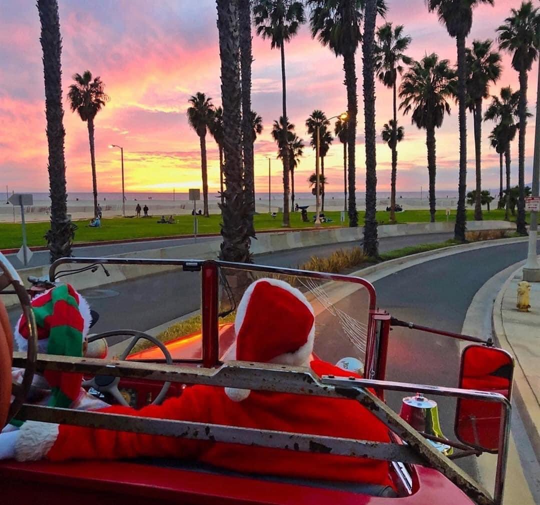 sprigwig's tweet photo. Look who I spotted cruising down the beach road #SantaClaus will be overheating in his fancy ๐งฅ #ChristmasCountdown has begun at #Sprigwig ๐๐๐๐๐๐๐๐๐๐โญ๏ธโญ๏ธโญ๏ธโญ๏ธโญ๏ธโญ๏ธ https://t.co/gPcskbFbLU