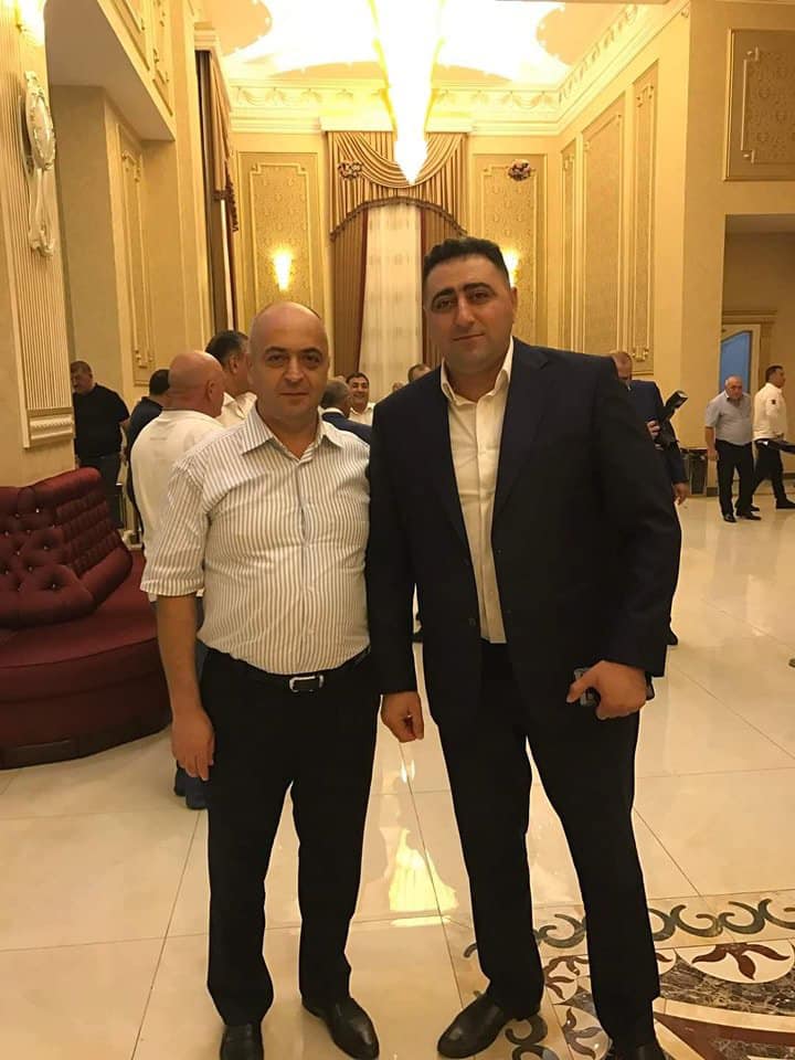 STatikyan's tweet photo. For those who don't recognize the guy with whom the Azerbaijani "environmental activist" has a picture - it's Ramil Safarov, who axed &amp; decapitated an Armenian 26-year old officer during a NATO-PfP English training programme in his sleep in Budapest in 2004. https://t.co/eF5MRdOH0s