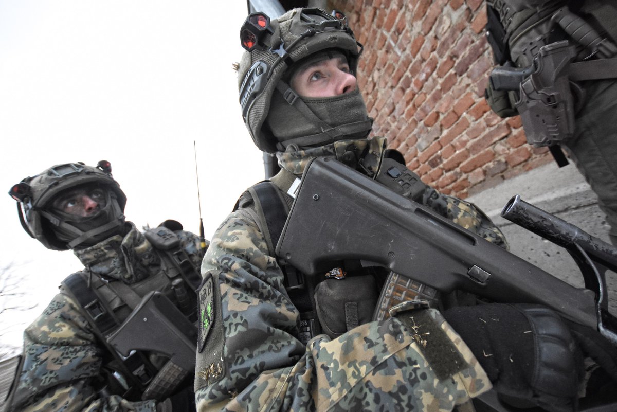Bundesheerbauer's tweet photo. Die 3.Jägerbrigade übt gerade am Truppenübungsplatz Allentsteig. #Bundesheer https://t.co/jYFxdba0LI