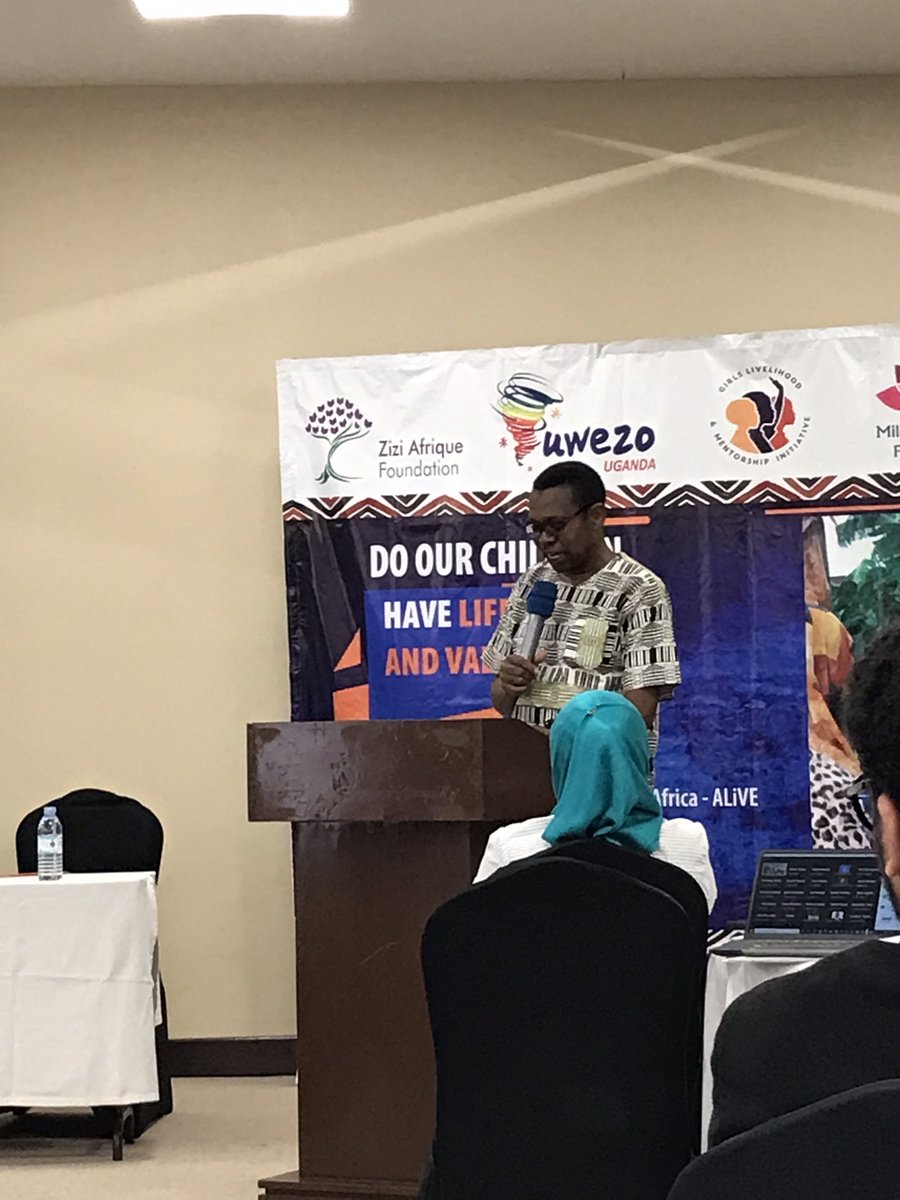 mugambwa2's tweet photo. My mentor @JKabuthaMugo simplifying this skills and values opeque image for me. He challnges the teachers and parents ”You can’t manage to kill the question”! Serious reflections @ZiziAfrique @UwezoUganda @LGFnUg @ReliAfrica https://t.co/tqaPHtdqe0