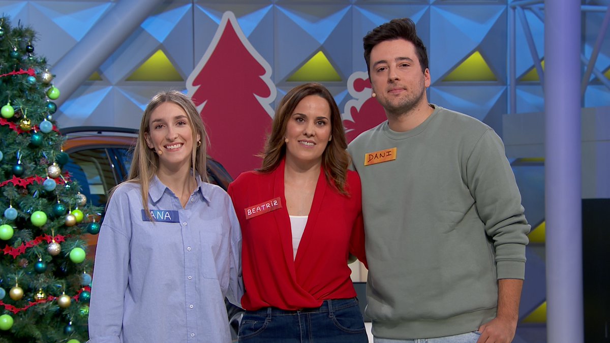 LaRuletaSuerte's tweet photo. ¡Seguimos empapados de Navidad y buenos deseos! ❄️☃️

Hoy con Ana, Beatriz y Dani. ¡Y con el duende de la Navidad!🎅 #LaRuletaDeLaSuerte

https://t.co/U8z1dcLDRW https://t.co/ZqQSrBmrZl