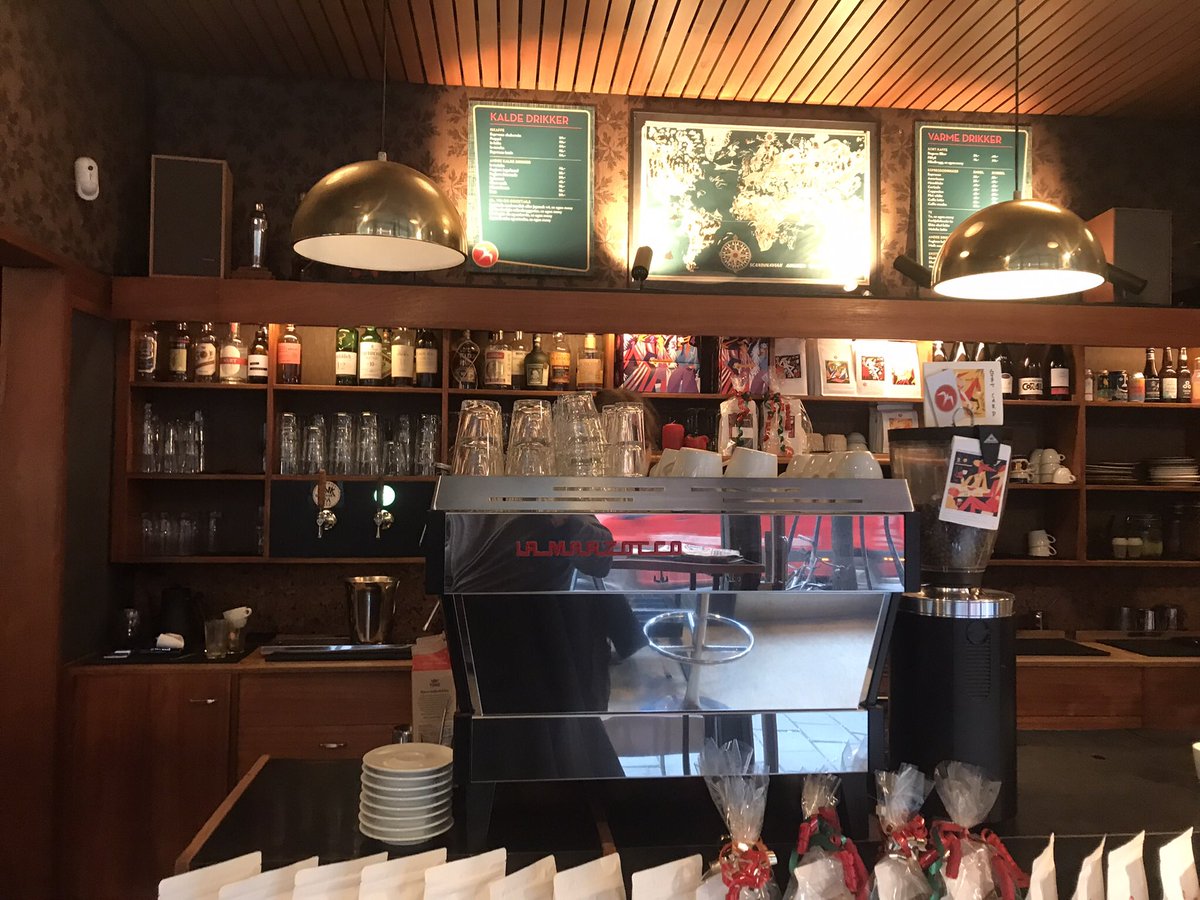 TjHaworth's tweet photo. Loved #Oslo this place was a #coffeelovers dream and the #Christmasmarket at the folk museum was cool https://t.co/p24dqSa4bE