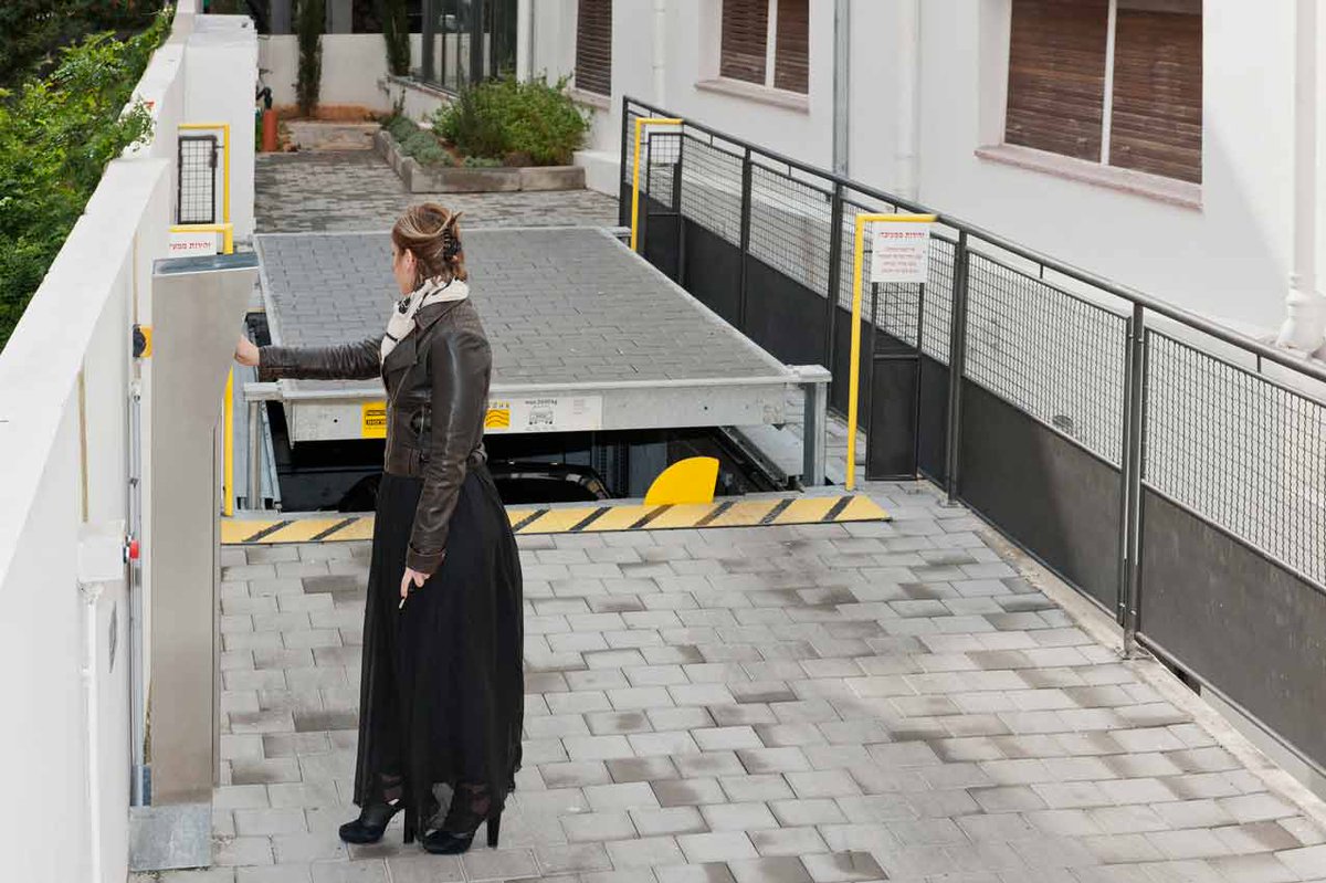 Limited below ground space? Our Slimparker system provides the perfect answer. Featuring a single ‘pop-up’ garage which is invisible when not in use, it provides parking on up to six levels for extremely narrow underground areas.

#Wohr #ParkingExperts #ParkingSystems #Parkling