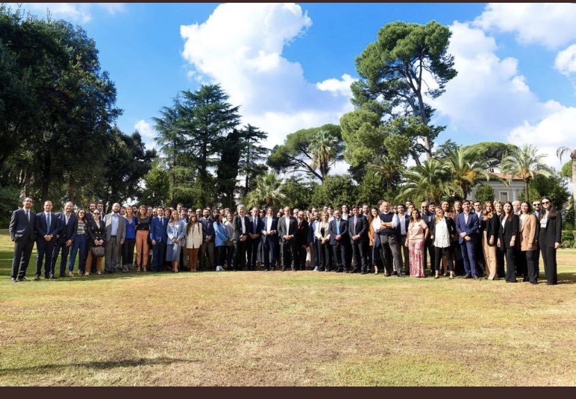 FFDelzio's tweet photo. Ci risiamo. Un episodio di #corruzione UE, gravissimo e inquietante, viene identificato da media italiani come azione di #lobby. Con un'ignoranza e una faciloneria che fa venire i brividi a chi, da più di 15 anni, forma giovani professionisti competenti e trasparenti #MasterLobby https://t.co/xMz83Eim4t