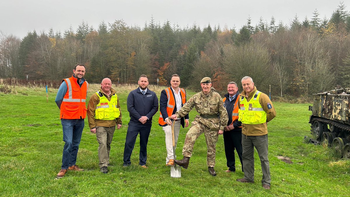 landmarcNEWS's tweet photo. #TeamLandmarc, @mod_dio, @4GD_Trg & @StoryContracting have marked the start of a project to create a brand new Urban Fighting Skills Facility at #WhinnyHill on #CatterickTrainingArea in #Yorkshire, with an informal groundbreaking ceremony. #UrbanTraining
https://t.co/boic9onYX6 https://t.co/i8fNAuioxV