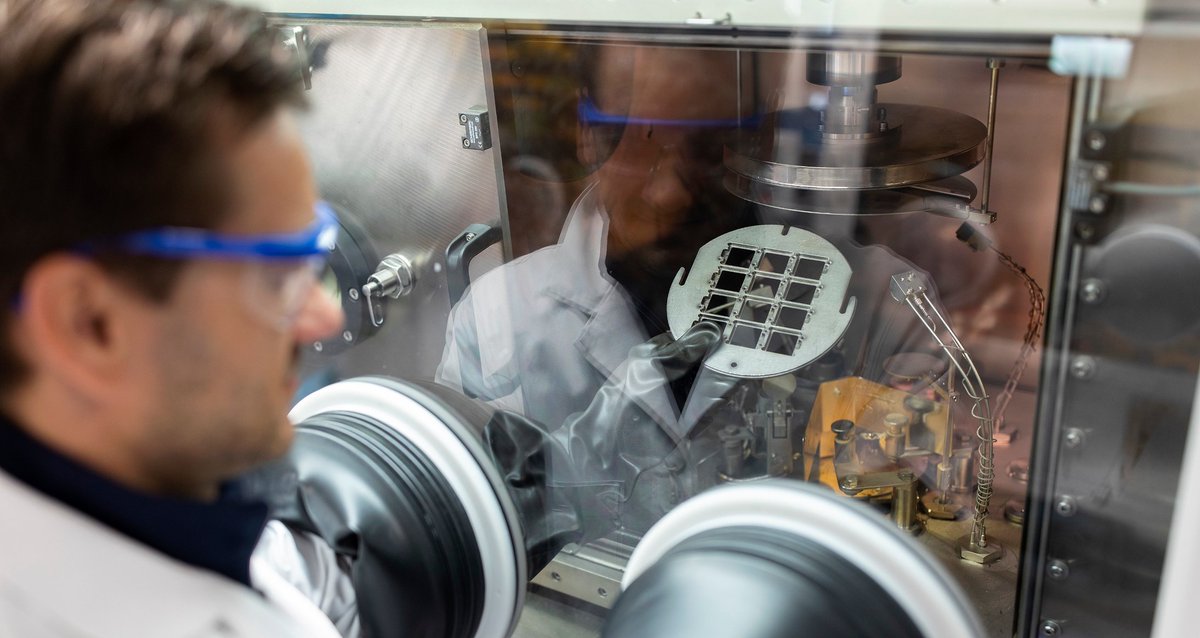 JOB ALERT
Interested in working on multijunction solar cells in state-of-the-art labs and a motivated group? We are looking for Postdocs working on 

All-Perovskite Tandems:
recruitingapp-5181.de.umantis.com/Vacancies/1880…
Perovskite-Based Triple Cells:
recruitingapp-5181.de.umantis.com/Vacancies/1902…

Retweet desirable
<a href="/HZBde/">Helmholtz-Zentrum Berlin</a>