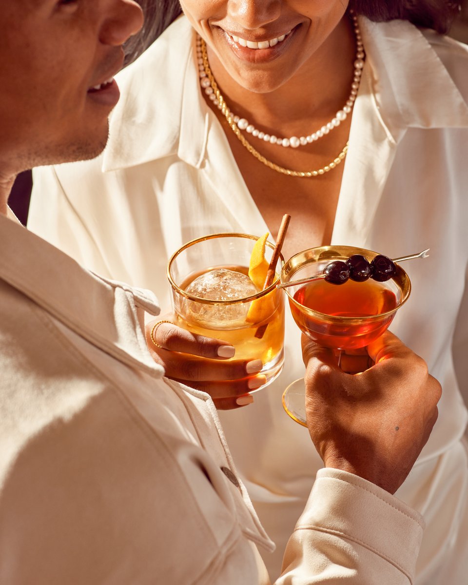 When good company calls, bring out the #BasilHayden 🥃 Like this tweet if you agree.