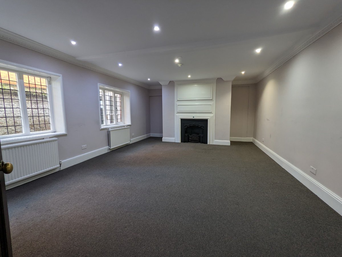 oothoffices's tweet photo. AVAILABLE NOW 325 sq ft Watford Serviced Office right next to middle of the High Street - https://t.co/yUzKRpJoG1 https://t.co/DLLkRE8ASi