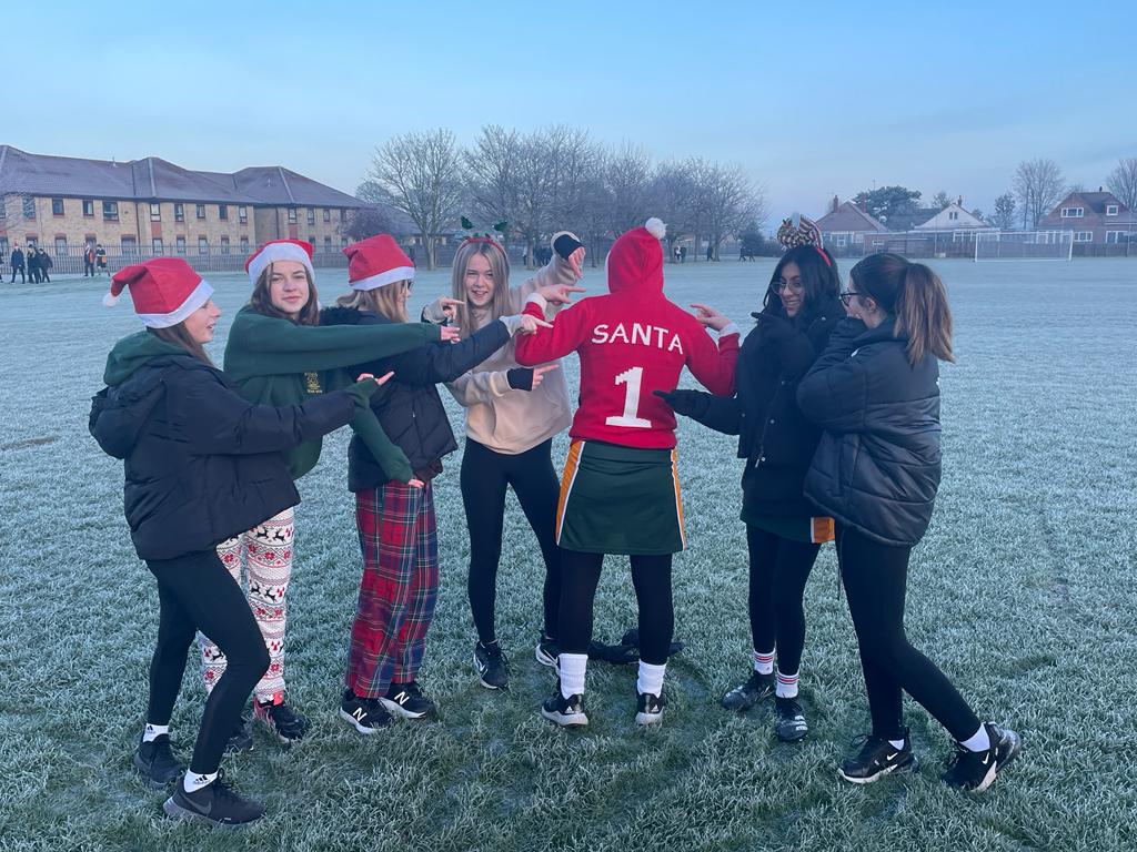 SkegGrammar's tweet photo. Lovely crisp Lincolnshire morning to take on the @DRETnews Santa Run at Skegness Grammar School 🎅 https://t.co/OaYv134KRd