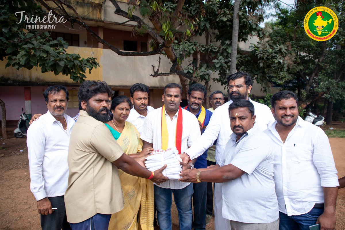kunwar_rmd's tweet photo. Visited Government school at maddur , meeting with management and teaching staff .
Donated 2500 Steal plats to children for thee daily use at School . #rashtriyaprajaprabhuthvasena #rakeshmdesharla #rakeshji #manavasarathitrust  #RPS https://t.co/gEuCfdfjQd