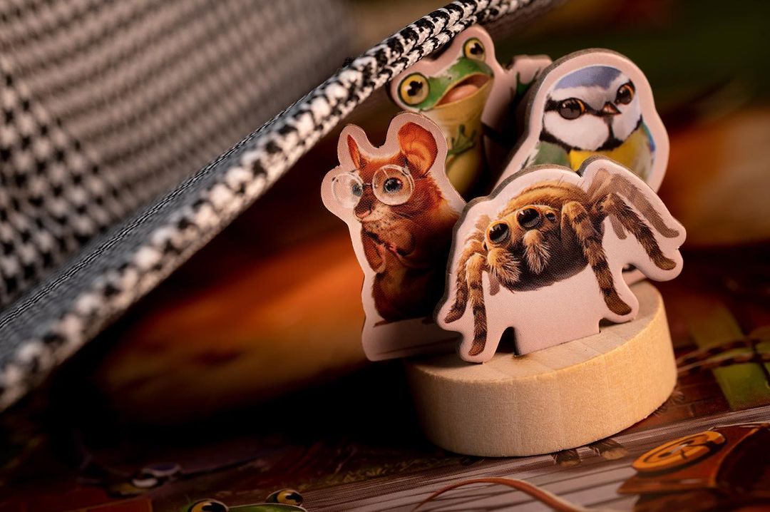 🕷️Calebasse, the Beefy of the team.
Spider that you can play on the Adventures of Boardgame "The animals of Baker Street"
My new boardgame edited by IELLO and game designed by Clémentine Beauvais and Dave Neale.

edited 🇨🇵/🇬🇧
🧍10+
⏱️ 30mn/1h
👬 1/4 players