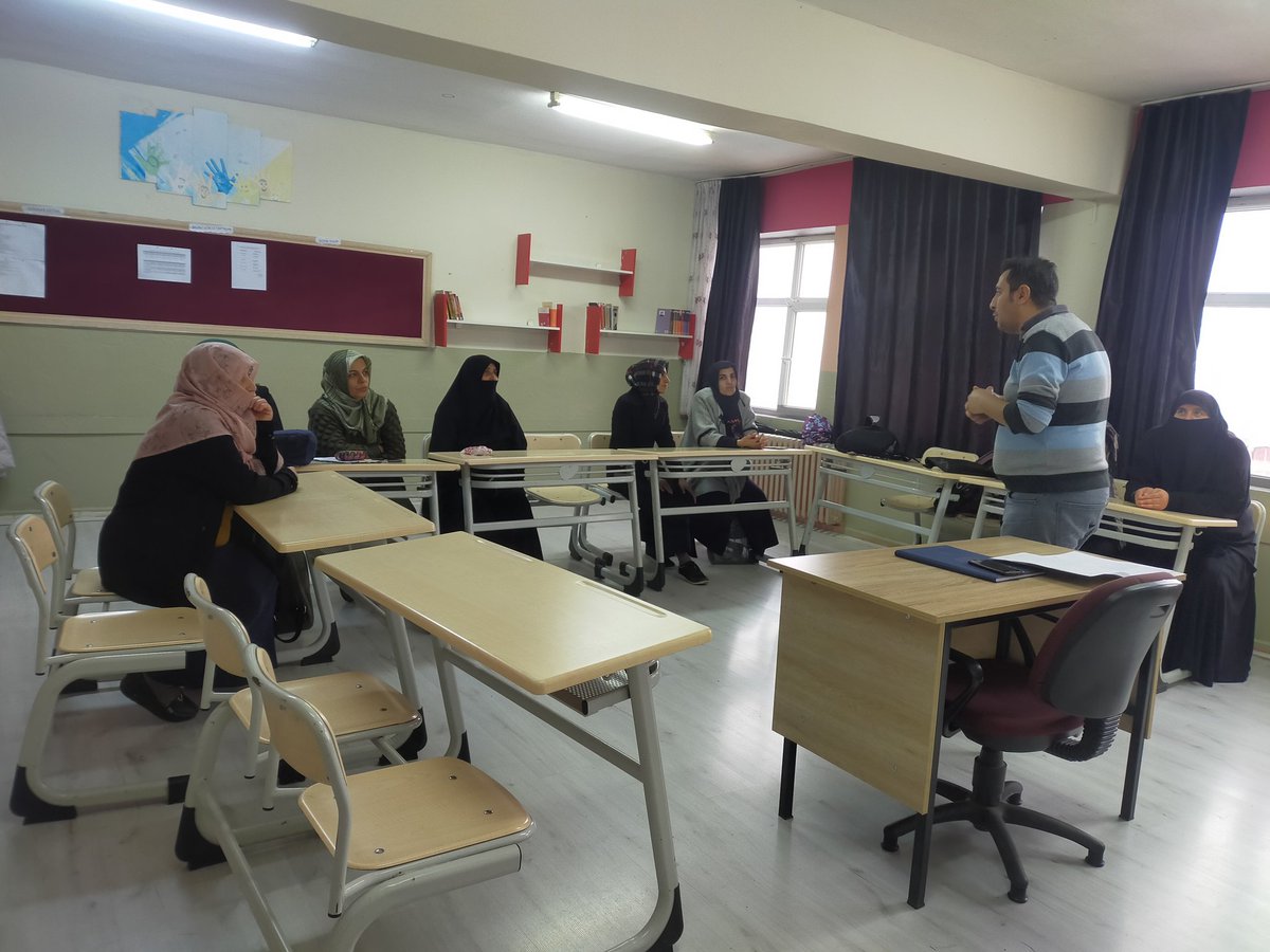 Okulumuzda "Aile Okul Eğitimleri"ne start verilmiştir <a href="/halilyucel6060/">Halil YÜCEL</a> <a href="/halukcakan12/">HALUK ÇAKAN</a> <a href="/yusuf_tokus/">Yusuf TOKUŞ</a> <a href="/Mmehmetarslan12/">Mehmet Arslan</a>