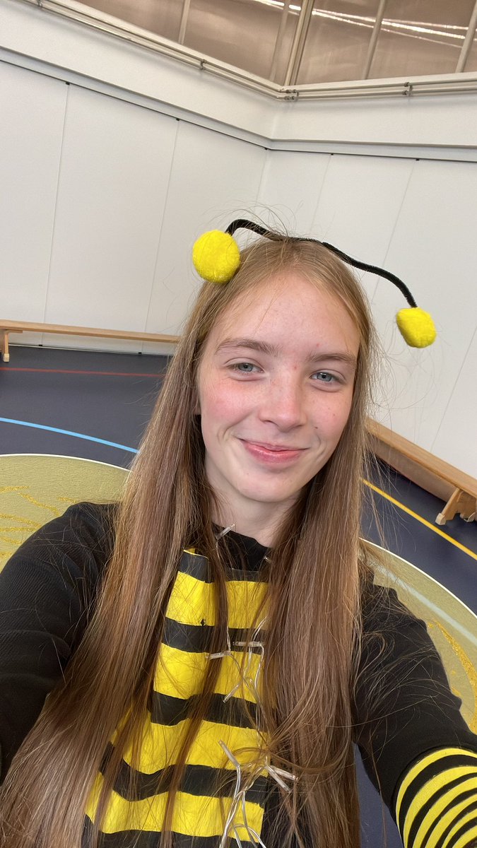 MissMorgan_SF's tweet photo. @SuchFunDB are performing the play ‘Mummy Cat’s Christmas Dinner’. I am Aunty Bee🐝 🐝🐝 (I’m too buzzzzy to come to Christmas Dinner😢) https://t.co/2R6WNTrpZO
