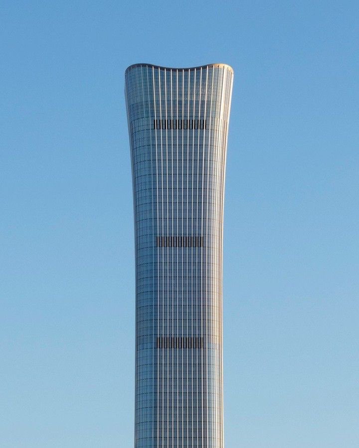 parametricarch's tweet photo. The CITIC Tower, designed by @KohnPedersenFox, is Beijing's tallest structure to date. The building got its impression from "Zun," a Bronze Age Chinese ritual vessel embracing a vase-like form.

📸 HG Esch + REX ZOU
📍Beijing, China 

#architect #towerdesign #skyscrapers https://t.co/mmbXBsNYEa