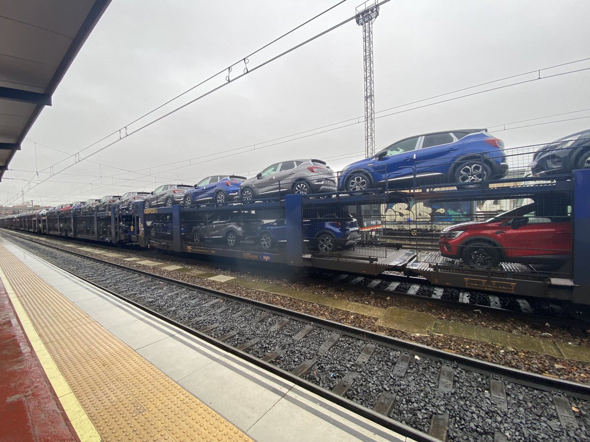 El transporte de mercancías por ferrocarril es importante, es una realidad y mejora la seguridad vial. Lo que no hace, ni debe hacer, es reducir el número de camiones y camioneros en las carreteras