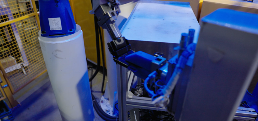 BinPicking's tweet photo. Yaskawa robots and the complete SCAPE Bin-Picking Solution in action for the slide assembly line for car seat manufacturing.
#robotics #automation #applications #factory #industrialrobots  #robots #robot #gripping #smartmanufacturing #smartfactory #binpicking  #3DVision #Yasakawa https://t.co/sL02yLXL1U