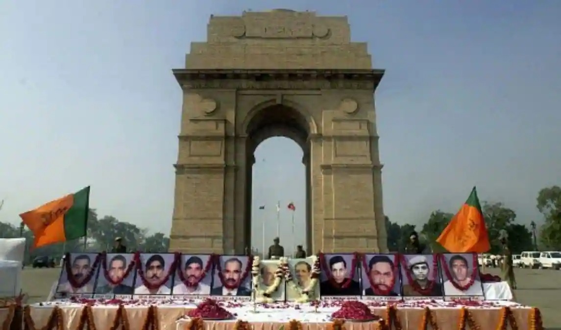 SuperHe37666228's tweet photo. #Parliamentattack2001
 #TerroristAttack2001 #HumanRightsViolation 
 #HRVbyPak https://t.co/baYNeuOKvM