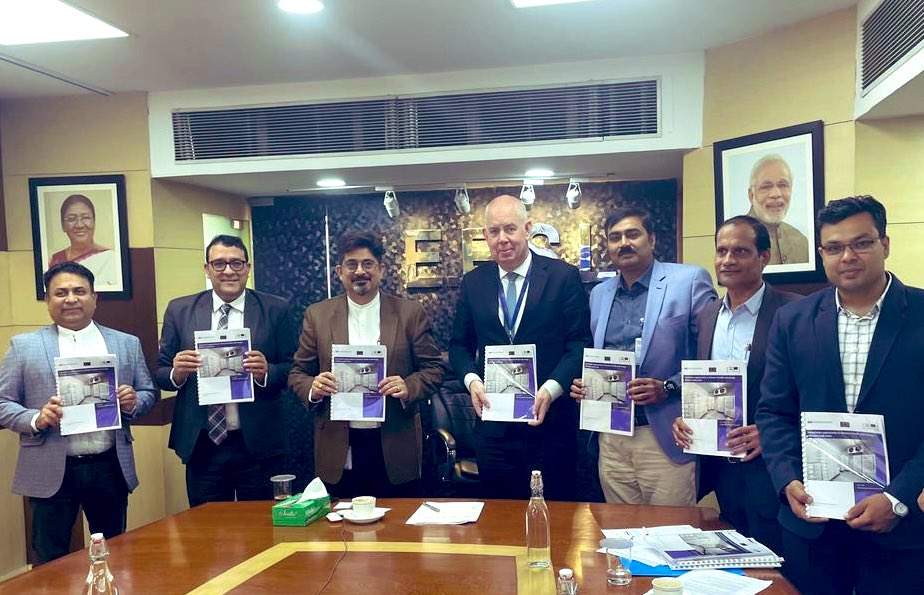 Today #EUIndiaCECP & @EESL_India 🇪🇺🇮🇳 launched report on cold chain, discussing the status and investment opportunities of sustainable cold chain in India. See: cecp-eu.in/events/post/in… 
#Coolingforall #sustainablecooling 
 
@EU_in_India @moefcc @NCCRC1 @beeindiadigital @gggi_hq