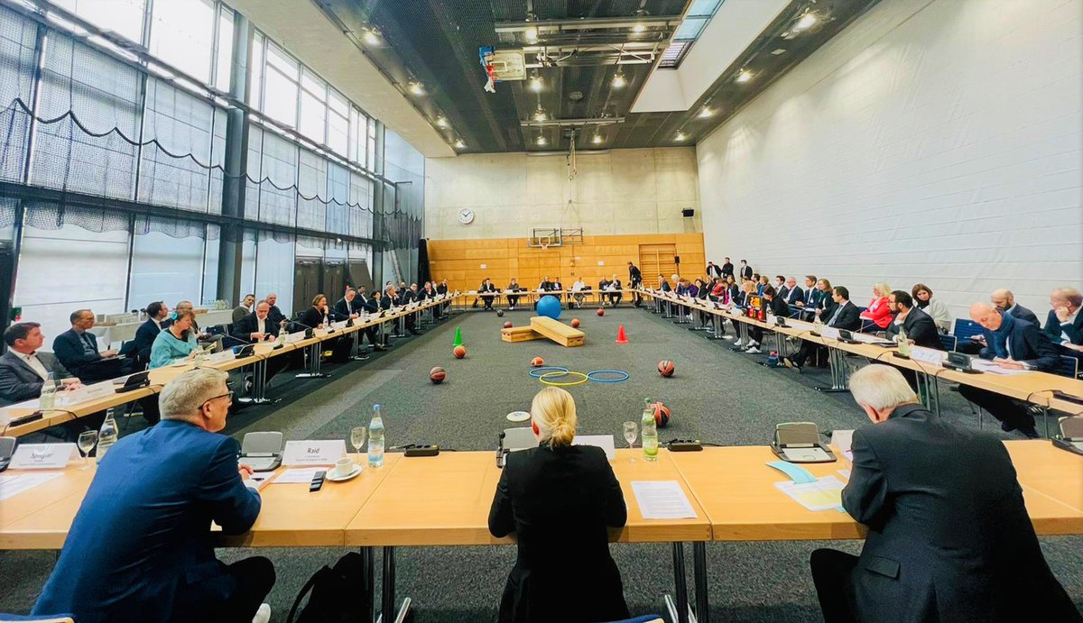 Sport ist Vielfalt.
Sport ist Bildung.
Sport ist Gesundheit.
Sport ist Engagement.
Sport ist Gemeinschaft.

Sport ist #Bewegungsgipfel.

#SportBewegtDeutschland