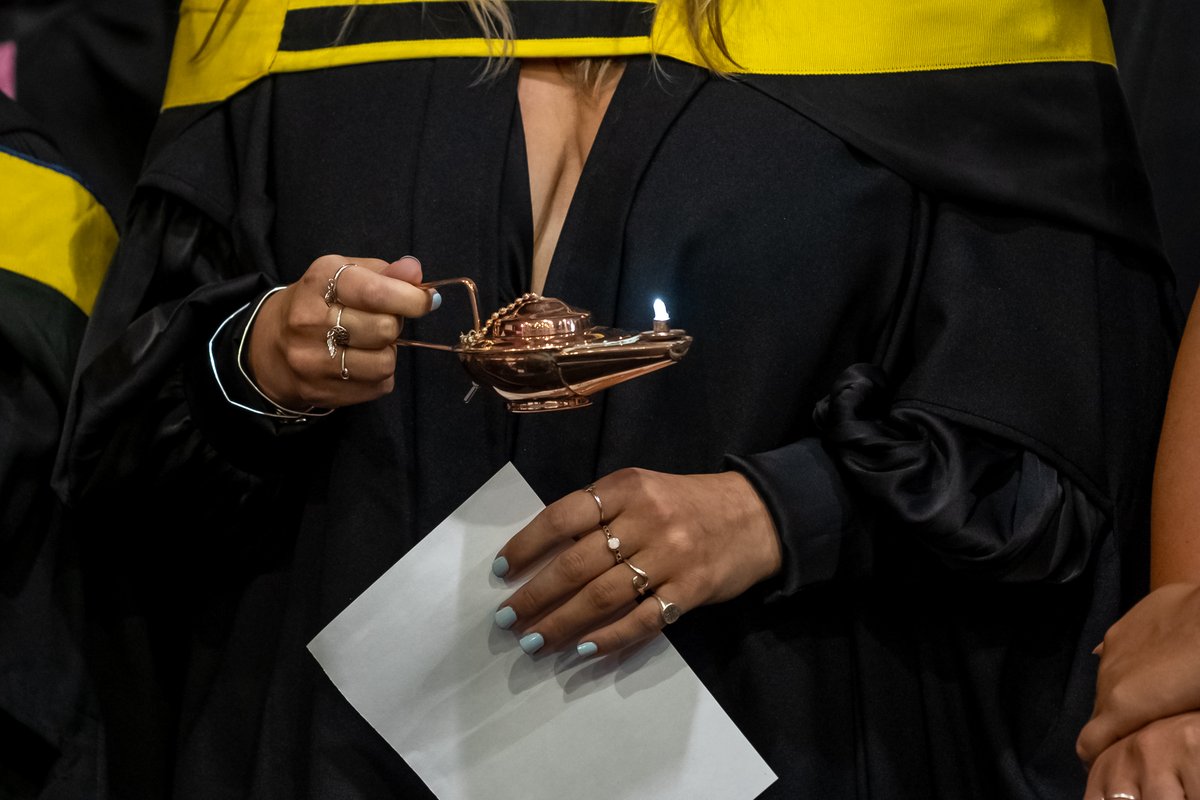 UFSweb's tweet photo. Our School of Nursing graduates taking a vow to promise to remain true to the vocation. 🪔🎓

#UFSGraduation2022 https://t.co/9KxfAXEhal