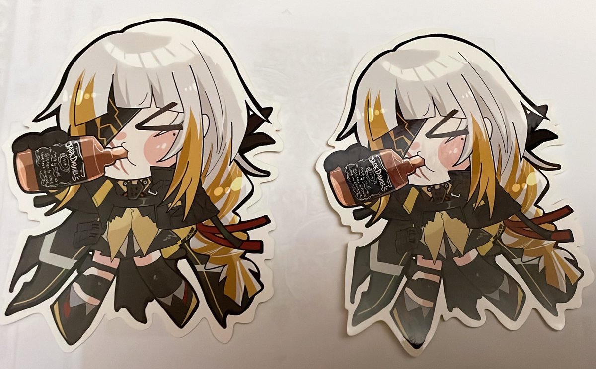 冬コミ用のお姉ちゃんステッカーが届きました。想像よりデカい…w漫画を頑張らないと 
