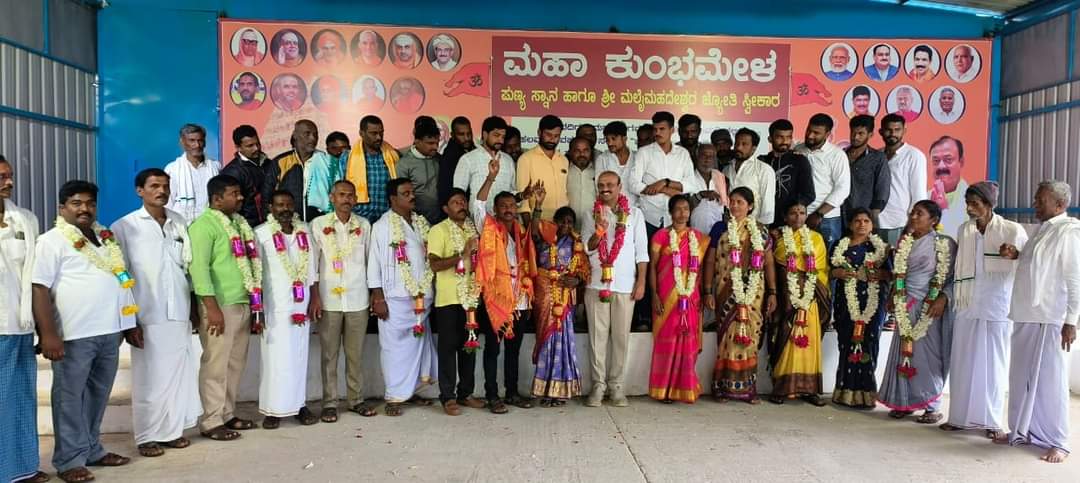 Bjpformandya's tweet photo. ಬಿಜೆಪಿಗೆ ಭರ್ಜರಿ ಜಯಭೇರಿ..
ಜಿಲ್ಲೆಯ ಕೆ.ಆರ್.ಪೇಟೆ ತಾಲೂಕಿನ ಹಿರಿಕಳಲೆ ಗ್ರಾಮ ಪಂಚಾಯಿತಿ ಅಧ್ಯಕ್ಷರ ಹಾಗು ಉಪಾಧ್ಯಕ್ಷರ ಸ್ಥಾನಕ್ಕೆ ನಡೆದ ಚುನಾವಣೆಯಲ್ಲಿ ಬಿಜೆಪಿ ಬೆಂಬಲಿತ ಕಾಳಮ್ಮ ಅಧ್ಯಕ್ಷರಾಗಿ ಮಂಜೇಗೌಡ ಉಪಾಧ್ಯಕ್ಷರಾಗಿ ಅಮೋಘ ಜಯ ಸಾಧಿಸುವುದರ ಮೂಲಕ ಆಯ್ಕೆಯಾದರು.

#Bjp4mandya | @BSBommai 
#Gpelections @DVSadanandGowda https://t.co/F1o0ST64hB