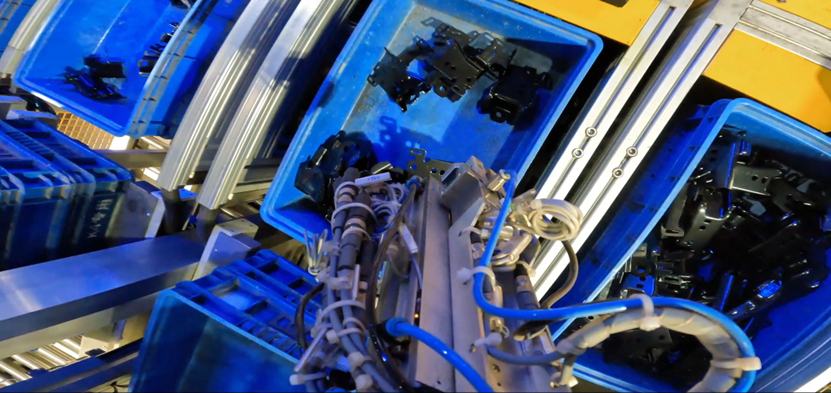 BinPicking's tweet photo. Yaskawa robots and the complete SCAPE Bin-Picking Solution in action for the slide assembly line for car seat manufacturing.
#robotics #automation #applications #factory #industrialrobots  #robots #robot #gripping #smartmanufacturing #smartfactory #binpicking  #3DVision #Yasakawa https://t.co/sL02yLXL1U
