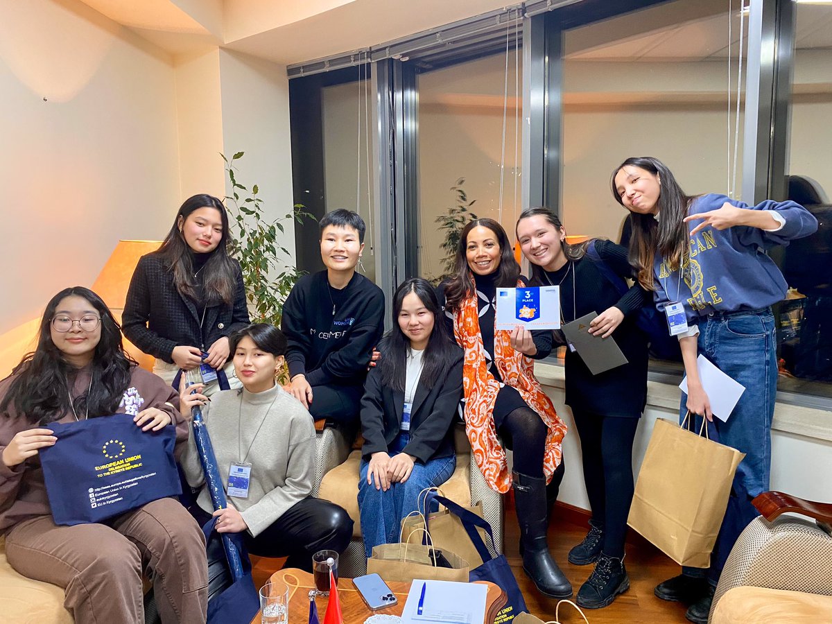 EU Ambassador met with winners of the online marathon held on the occasion of #OrangeTheWorld campaign against gender-based violence. 

She also discussed improvement of gender equality and girls empowerment in #Kyrgyzstan with TEENS team. 

#EU4KG