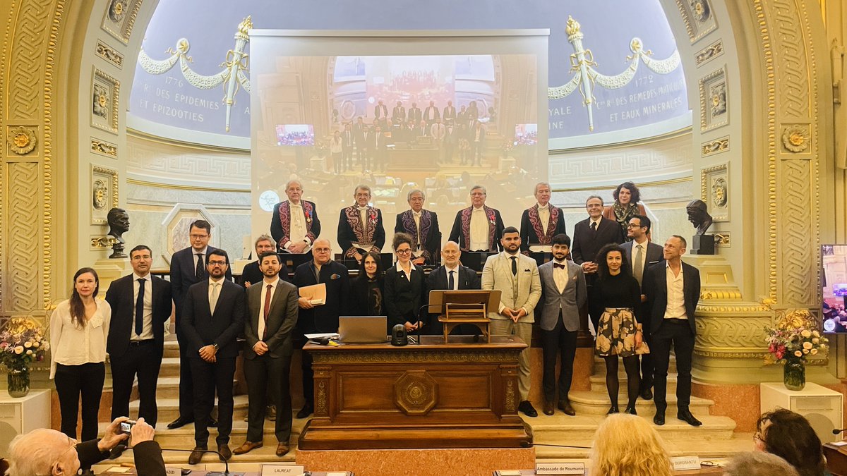 🏅Cérémonie de remise des prix aux lauréats 2022

L'Académie nationale de médecine félicite l'ensemble des #lauréats 2022 pour leurs travaux et leur souhaite une belle réussite dans leurs projets 👏