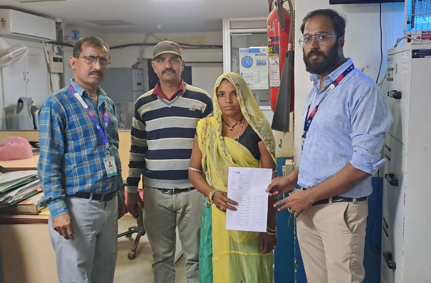 Lalshi’s 6 yo daughter lost her widowed mother to an unexplained fever. After an unfruitful 4 mos wait for their claim under PMJJBY they came to our financial clinic supported by <a href="/AngelOne/">Angel One</a>. We wrote to multiple channels including the lead bank, &amp; the family has received 2 lakhs!