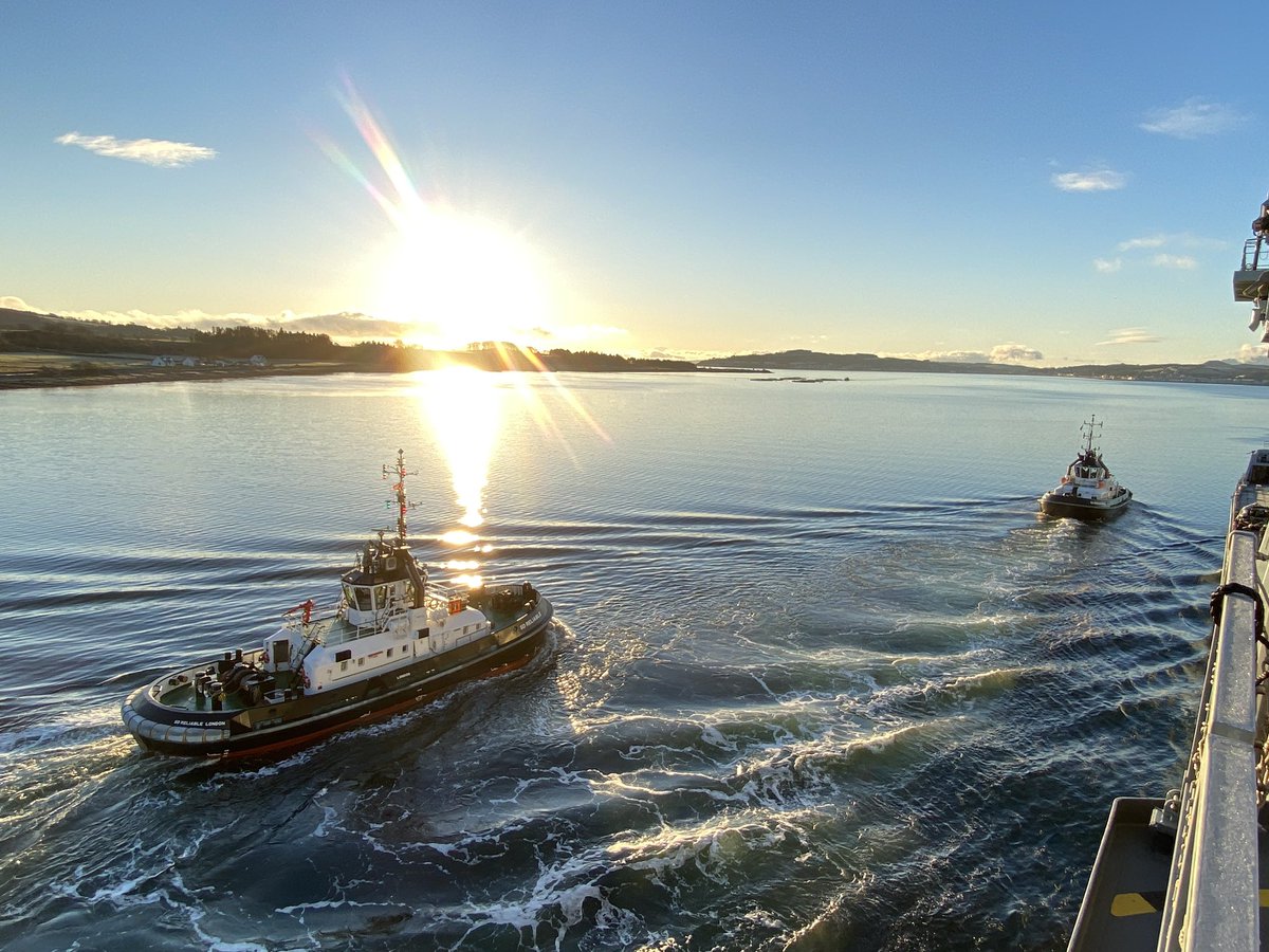 It’s a bit frosty this morning. Thankfully the 🌞 has finally shown its face as we depart Loch Striven following Fuelling Operations. #TOPUP #capability #outofhere @RFAHeadquarters @815NAS @RNASYeovilton