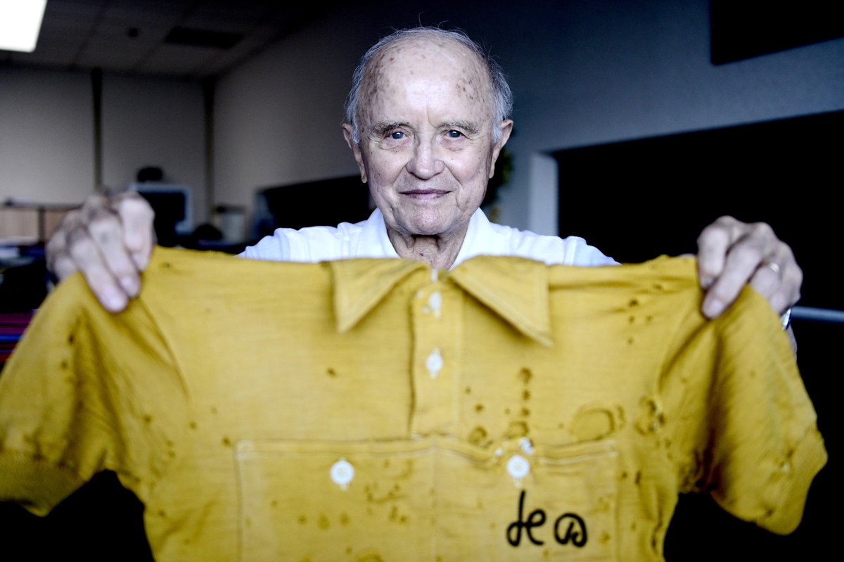 LeTour's tweet photo. 🎂 Happy birthday to the earliest living holder of the Yellow Jersey: 🇫🇷 Jacques Marinelli (97 today) - he took it all the way back in 1949.
🎂 Très joyeux anniversaire à 🇫🇷 Jacques Marinelli (97 ans), plus ancien porteur du Maillot Jaune encore vivant, c'était en 1949. https://t.co/cJlLjtAVxB