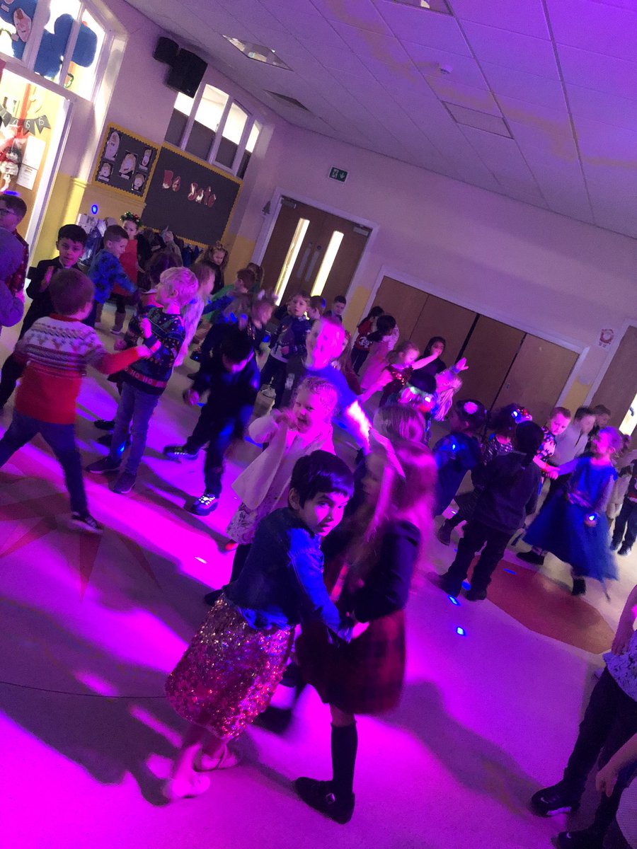 PeelParkClass2's tweet photo. #eyfs Christmas Party in full swing 🎶🎉🥳🎈 https://t.co/2BjCMCLiVp