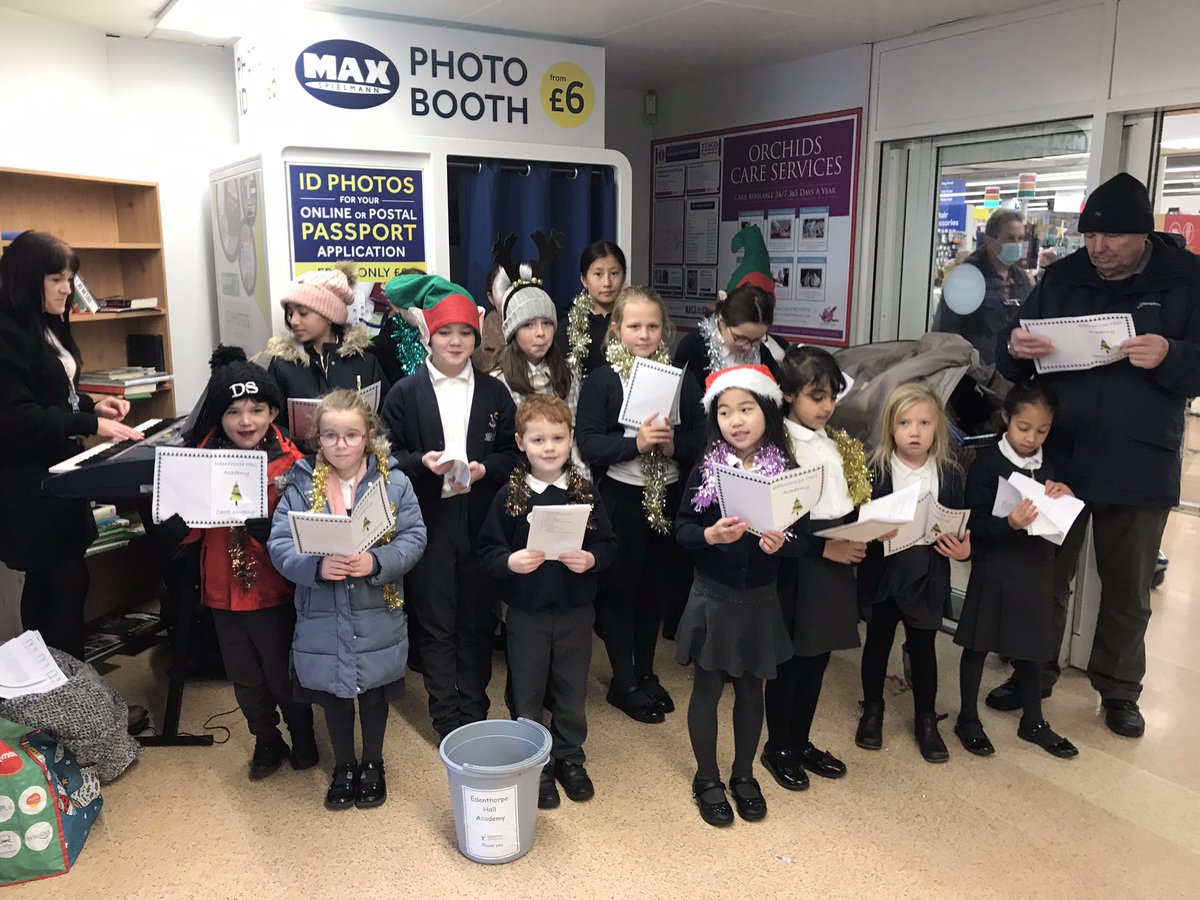 MrsCockayneEH's tweet photo. Choir singing to cheer along the shoppers at The Edenthorpe branch of Tesco #SingingInTheSnow @EdenthorpeHall @Tesco https://t.co/yvEAuioAVp