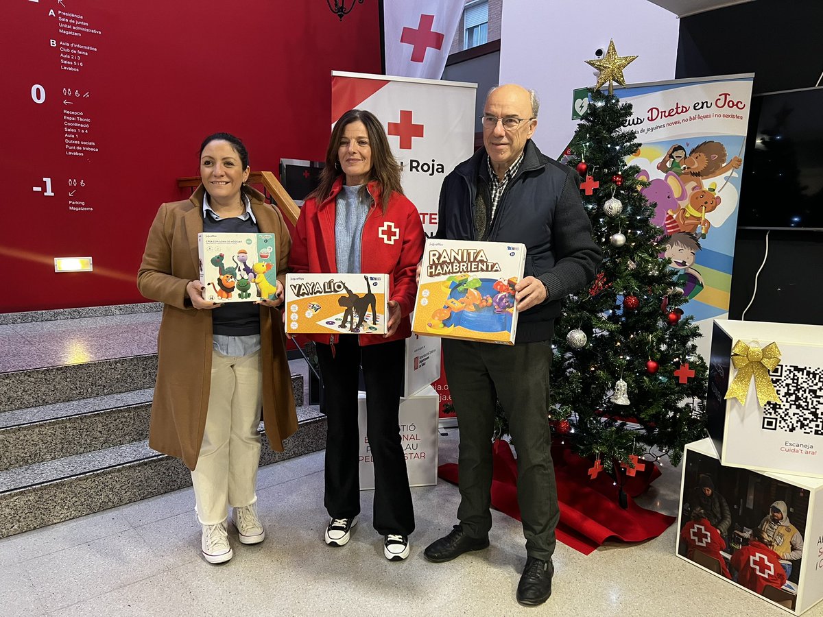 🚂🧸 Enguany tornem a col·laborar amb la <a href="/CreuRojaSBD/">Creu Roja Sabadell</a> amb la donació de joguines per a la seva campanya "Els seus drets en joc". A #Sabadell, #CapNenSenseJoguina 👏 Visca la solidaritat veïnal i tots/es els que la feu possible! 🌹