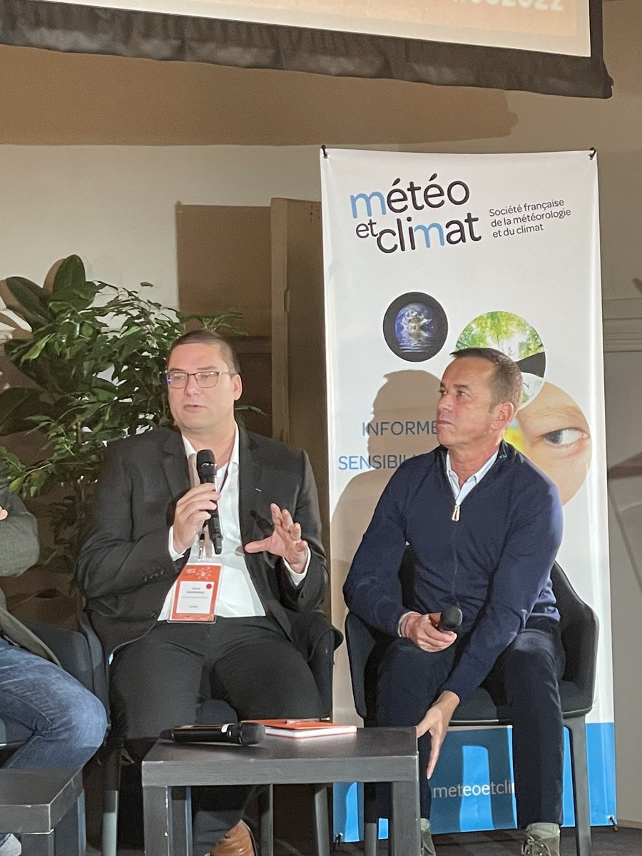 OfficeClimate's tweet image. Table-ronde 1: Communiquer sur le changement climatique et ses impacts. 

Notre directeur David Wilgenbus souligne l’importance d’utiliser la science ainsi que les arts pour faire de l’éducation au changement climatique. 

#JS2022