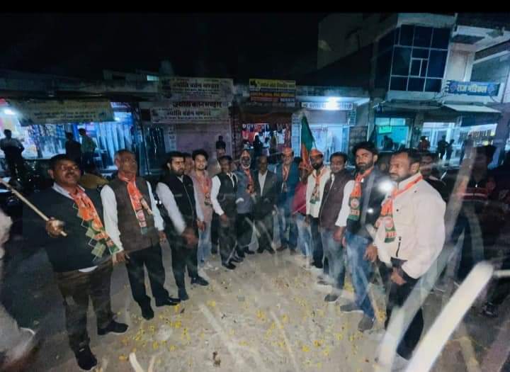 KaranAlwani5's tweet photo. राजस्थान में कांग्रेस की भ्रष्टाचारी,निकम्मी गहलोत सरकार के खिलाफ *भारतीय जनता पार्टी की जनाक्रोश यात्रा*  दिनांक 12-12-2022 हवामहल विधानसभा क्षेत्र, जलमहल मण्डल के वार्ड 13 और 14 में जारी रही https://t.co/orOGjjo7Jp