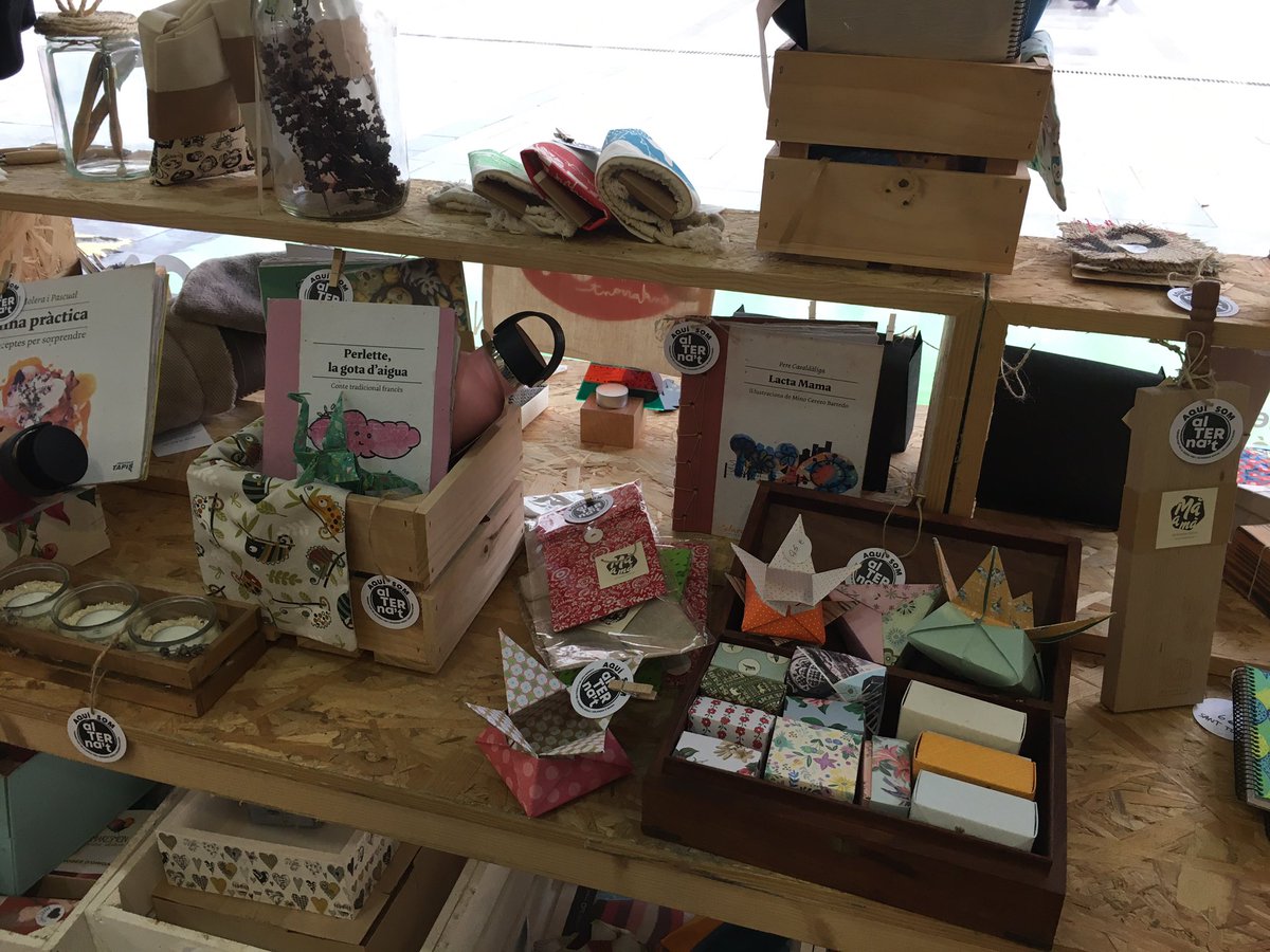 📢Ja ho teniu tot apunt per Nadal?
👉Recordeu que al #MercatManlleu hi podeu trobar de tot..alimentació, objectes de decoració i plantes, artesania..
🎄Fes les teves compres de proximitat!!!😊#elmercatetcuida