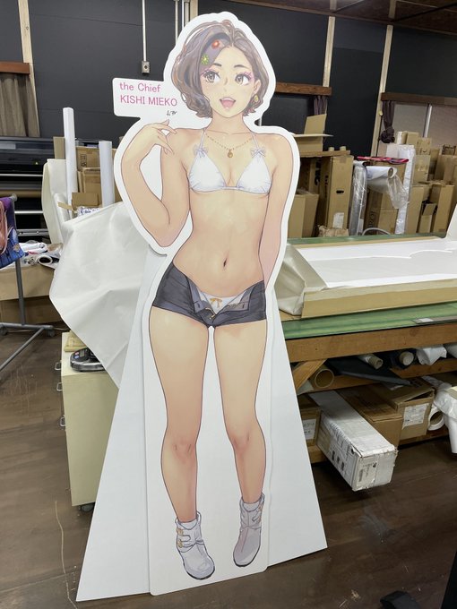 カラフルブレインさん製コミケC101展示用岸見栄子・等身大パネルできたっぽい💝でかい。 