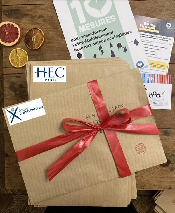 Surprise ! On a envoyé un cadeau de Noël à + de 400 directeurs et directrices de l'enseignement supérieur 🎁

Un guide en 10 mesures pour transformer leur établissement face aux enjeux écologiques.